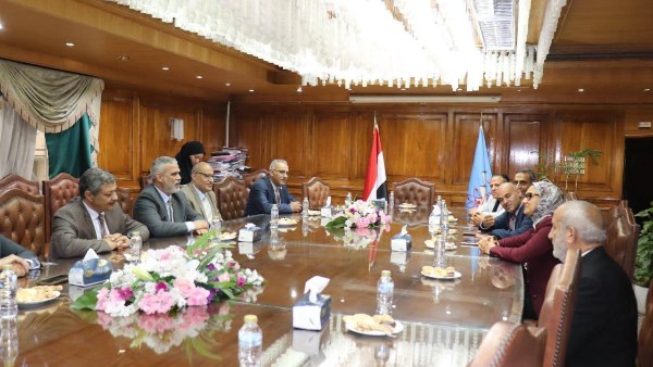 أخبار الوادي الجديد | التوسع في إنتاج أصناف القمح والتمور.. والمحافظ تبحث فرص التعاون مع شركة “إنجازات