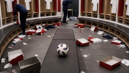 المنتخب الإنحليزي يستعيد بعض أطقم التدريبات التي سٌرقت من حافلة البعثة