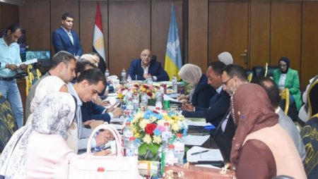 فرص عمل لذوي الهمم.. قرارات محافظ الإسكندرية خلال لقاء جماهيري