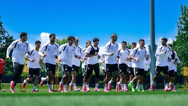 عضو اتحاد الكرة يكشف كواليس معسكر منتخب مصر.. ومفاجأة بشأن احتفالية محمد صلاح