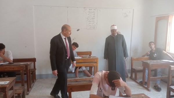 الأمين العام للأزهر يتفقد سير امتحانات الشهادة الثانوية بالإسماعيلية