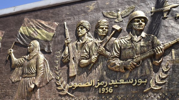 محافظ بورسعيد يتفقد أعمال إنشاء 