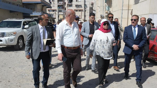 في جولة .. محافظ بورسعيد يوجه ببدء أعمال رصف 5 طرق بالحي الإماراتي  | صور