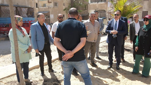 محافظ بورسعيد يتفقد مستجدات أعمال التطوير الشامل بمنطقة عمرو بن العاص | صور