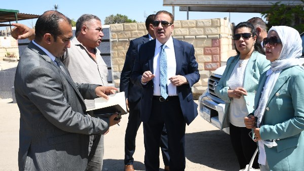 محافظ بورسعيد يتفقد الجبانات لبحث إنشاء مقابر جديدة