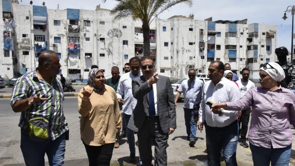 محافظ بورسعيد يوقع غرامة 900 ألف جنيه على شركة نظافة لقصور أعمال الكنس والجمع المنزلي|صور