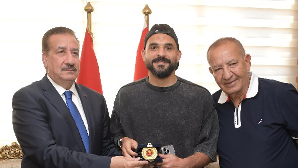 محافظ بورسعيد يقرر صرف مكافأة مالية لفريق المصري للتتويج بكأس العاصمة | صور محافظ بورسعيد يقرر صرف مكافأة مالية لفريق المصري للتتويج بكأس العاصمة | صور