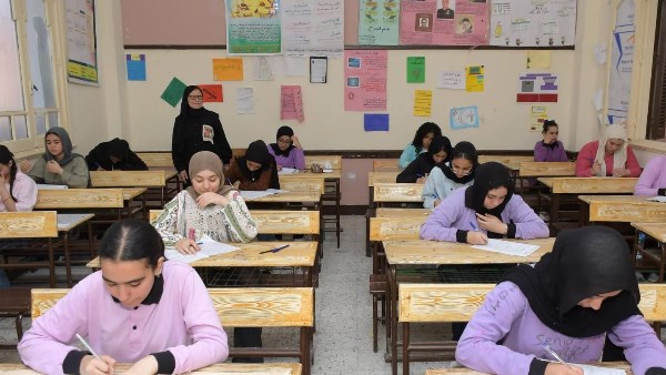 في أجواء هادئة.. انتهاء امتحانات الشهادة الإعدادية بتعليم بورسعيد