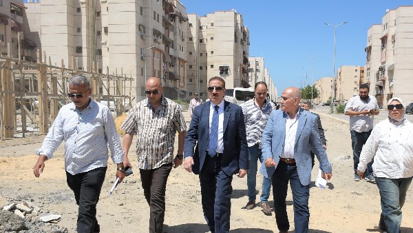 محافظ بورسعيد يتفقد مستجدات العمل بمشروع إنشاء 111 عمارة سكنية على مساحة 21 فدانًا