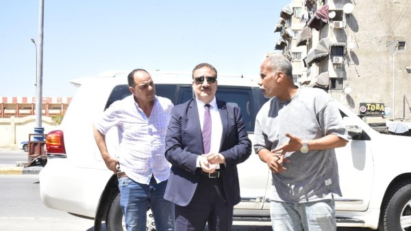 محافظ بورسعيد يتفقد سير أعمال الرصف ورفع كفاءة الطرق والأرصفة بمنطقة التصنيع الأصفر | صور