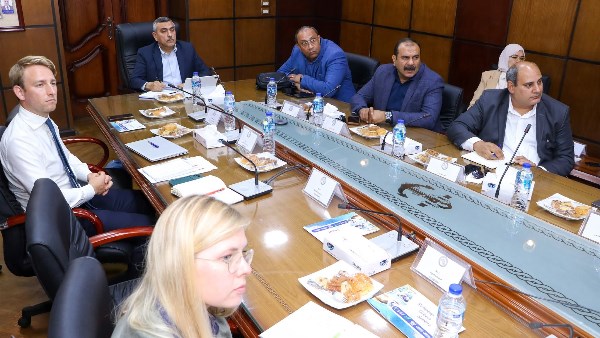 ميناء دمياط يستقبل وفدا دوليا لدراسة جاهزيته كميناء محورى لتموين السفن بالوقود البديل