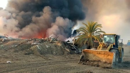 السيطرة على حريق مصنع الخانكة.. استمرار أعمال التبريد والوصول لبؤر الاشتعال| صور