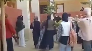 تعليم الشرقية لـ صدى البلد: فيديو التريند خناقة بين أولياء الأمور وليس اعتداء على معلمة