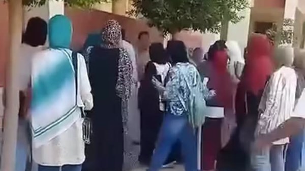 أولياء أمور ضربوا بعض .. ننشر مذكرة رئيس لجنة امتحان إعدادية مدرسة الشرقية أولياء أمور ضربوا بعض .. ننشر مذكرة رئيس لجنة امتحان إعدادية مدرسة الشرقية