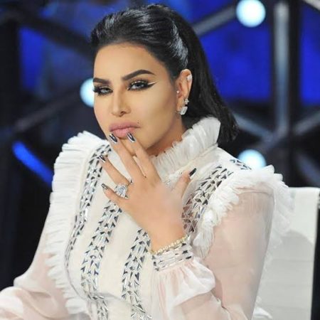 مصر أم الدنيا.. أحلام تساند المنتخب بفيديو من ملعب المباراة