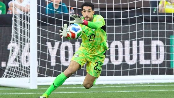 فرج عامر: مصطفى شوبير الأكثر ترشيحًا للاحتراف من بين لاعبي المنتخب