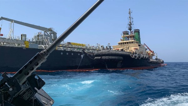 بحمولة 5 ملايين برميل .. عبور 3 ناقلات نفط إيرانية مضيق هرمز