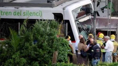 بريطانيا ..إصابة أكثر من 80 شخصا نتيجة اصطدام قطارين قرب بيدفورد