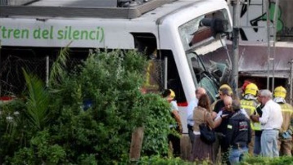 بريطانيا ..إصابة أكثر من 80 شخصا نتيجة اصطدام قطارين قرب بيدفورد