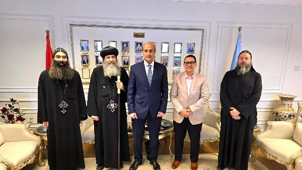 الأنبا بيجول يزور ديوان عام محافظة أسيوط ويلتقي المحافظ في أجواء من المحبة والتعاون الأنبا بيجول يزور ديوان عام محافظة أسيوط ويلتقي المحافظ في أجواء من المحبة والتعاون