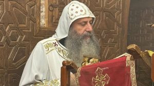 الأنبا غبريال والأنبا بيجول يصليان القداس الإلهي بدير السيدة العذراء المحرق
