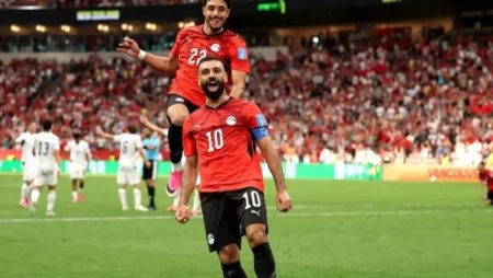 دلوقتي تحس بيه وسبب رئيسي في الفوز.. حسن شحاتة يعلق على تألق صلاح أمام نيوزيلندا