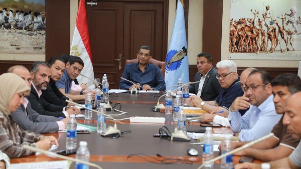 محافظ البحر الأحمر يوجه بسرعة إنجاز مشروعات البنية التحتية والخدمية بالغردقة ورأس غارب
