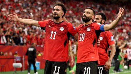النحس اتفك.. محمد هنيدي يحتفل بفوز مصر على نيوزيلندا
