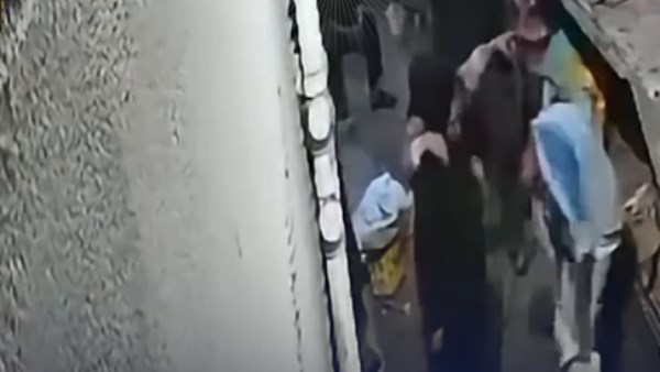 فيديو هز الدقهلية.. كواليس ليلة مرعبة عاشتها سيدة مع جيرانها
