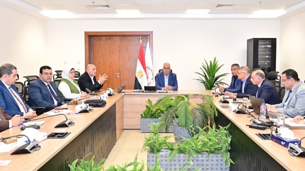 وزير الري يتابع تنفيذ المشروع القومي لتأهيل المنشآت المائية