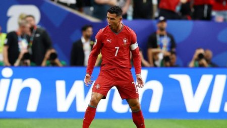 فك شراكة ميسي.. رونالدو يكتب التاريخ كأول لاعب يسجل في 6 نسخ مختلفة من كأس العالم