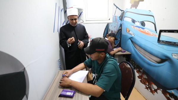 رئيس المعاهد يتفقد لجان الثانوية الأزهرية بالغربية ويزور المرضى بـ أورام طنطا