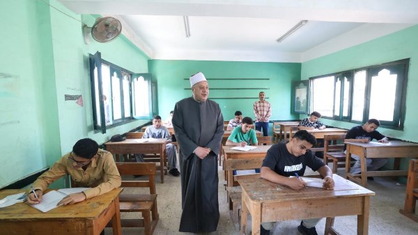 بتوجيهات الإمام الأكبر.. الشيخ أيمن عبدالغني يتابع الامتحانات ميدانيًا وإلكترونيًا ويؤكد: كل الإمكانات مسخرة لخدمة الطلاب وراحتهم