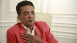 زوجة طارق الشيخ تحرر محضرًا تتهمه فيه بالسب والقذف