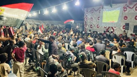 غزة تعشق مصر.. أهالي القطاع يدعمون الفراعنة أمام بلجيكا في المونديال| صور