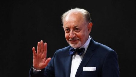 ترك بصمة واضحة في تاريخ الفن المصري.. مصطفى بكري ينعى عبد العزيز مخيون بكلمات مؤثرة