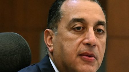 برفقة عدد من الوزراء.. رئيس الوزراء يزور البحيرة لتفقد المشروعات التنموية والخدمية