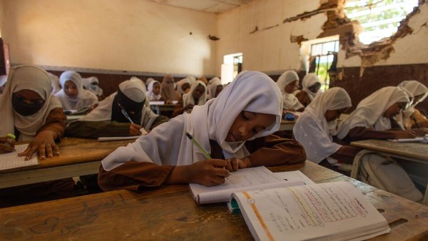 تقرير أممي: النزاعات والتغيرات المناخية تتسبب في خسارة ملايين الأطفال لفرص التعليم