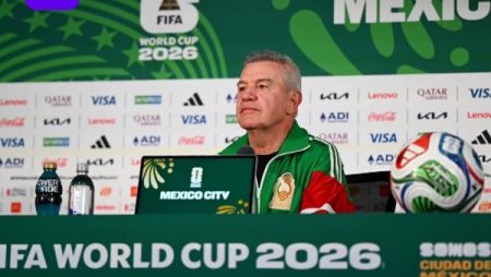 مدرب المكسيك: نحترم جنوب أفريقيا وندخل البطولة بطموح كبير وروح العائلة