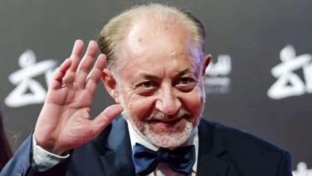 تعلمت منه الكثير.. أحمد السعدني ينعى عبدالعزيز مخيون برسالة مؤثرة