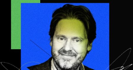 يريد تيم هايدكر تحويل Infowars إلى سباحة للكبار على الإنترنت