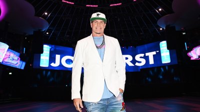 تدافع Vanilla Ice عن أدائها في معرض الدولة الأمريكية الكبرى وسط التسرب الجماعي