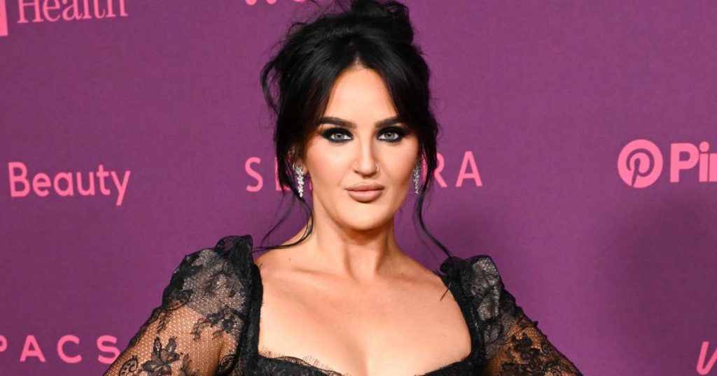 تتذكر مؤثرة TikTok، ميكايلا نوغيرا، نقلها إلى المستشفى بعد فقدانها الوعي أمام الكاميرا