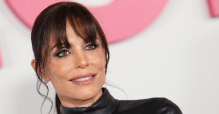 هل تحب حقيبة الشاطئ المصممة من Bethenny Frankel والتي تبلغ قيمتها 690 دولارًا؟ هذا المظهر المشابه بقيمة 50 دولارًا له نفس المظهر