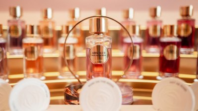 GettyImages-2216547616.لماذا-عطور-دافئة-دافئة-تحل محل-الروائح_المنعشةjpg.jpg