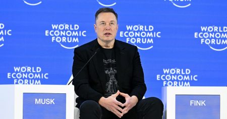 أصبح Elon Musk أول تريليونير في العالم بعد أن بدأت SpaceX التداول في سوق الأسهم
