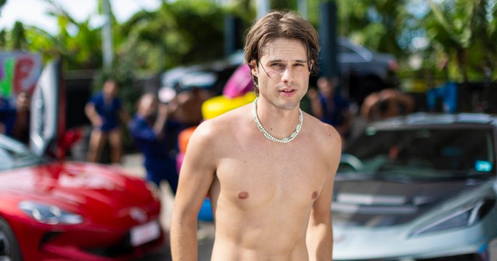 تعرض برايس ألاكاي ديتلوف من Love Island USA للتخويف عندما كان طفلاً بسبب مظهره الجميل للغاية