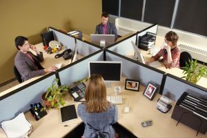 لقد انقلب علي زميلي في العمل منذ فترة طويلة في مكان العمل
