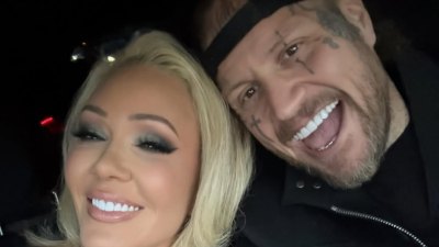 يكشف نشاط Jelly Roll وBunnie Xo على وسائل التواصل الاجتماعي عن أدلة جديدة حول تقسيم الجدول الزمني الصادم