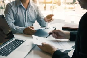 يستخدم الباحث عن عمل أسلوبًا غير مريح للحصول على عرض أعلى بقيمة 12 ألف دولار
